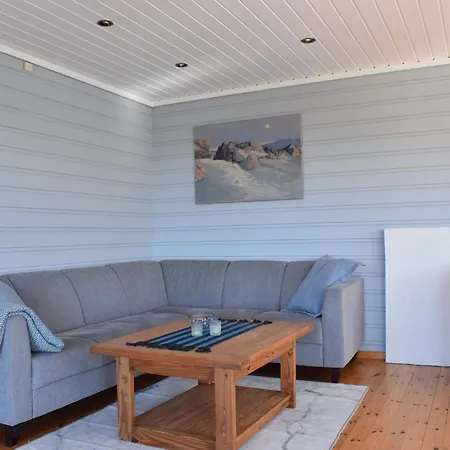 6 Person In Lindesnes